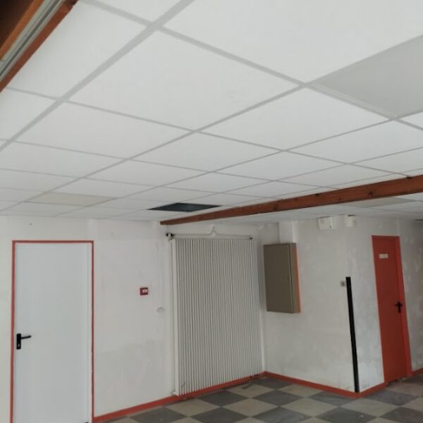POSE DE DALLES FAUX PLAFOND